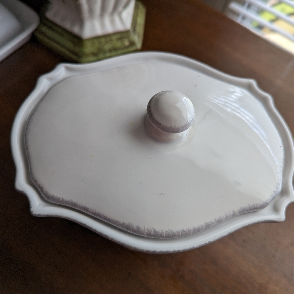 Southern Living Container w lid - Picture 6 of 6